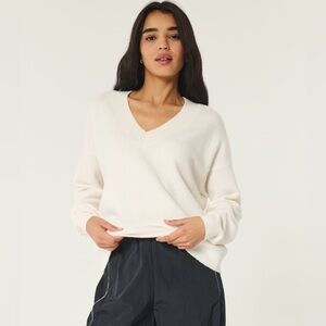 Hollister Easy Cozy V-Neck Sweater Size M Off White Winter Fall Soft